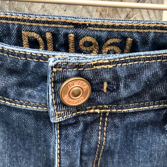 DL1961 | Stella Distressed Zipper Denim Shorts 29 - Picture 2 of 11